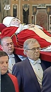 527K views · 8.2K reactions | El papa Francisco ha sido sometido a un riguroso proceso de embalsamiento ante su exposición al público: todos los papas anteriores han tenido un proceso similar, incluido Pío XII, cuyo cadáver 'explotó' en medio de su funeral tras un mal procedimiento | Informativos Telecinco.com | Facebook