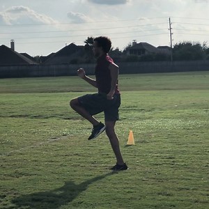 4.2K views · 45 reactions | P O S T U R E . Having proper body posture is in sprinting effectively and efficiently. FOCUS 1️⃣ Hips in alignment with chin, shoulders, hips, and ankles. 2️⃣ Keep chin tucked in natural upright position( most have issue looking upwards) 3️⃣ Focus on having solid,stable foot plant (midsole to forefoot) | Fast University | Facebook