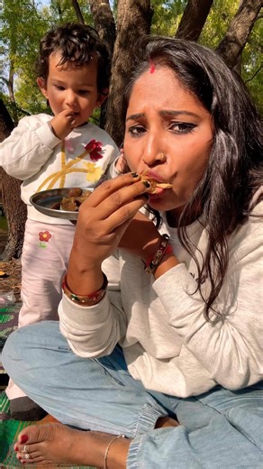 Maa beti mutton kha rhe hai 🤩🤩#tasty #spicy #food #eatingshow #eating #muttonchops #spicygravy