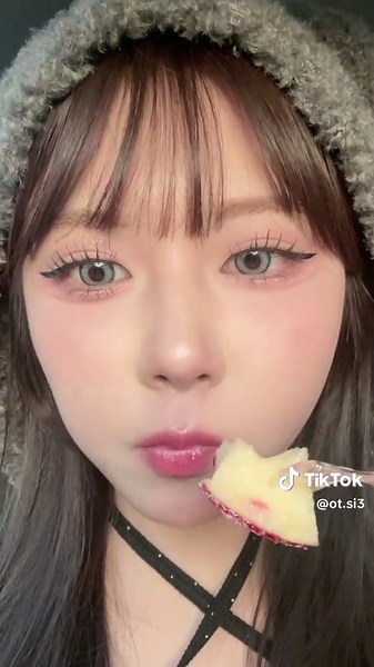 Candy Apple ASMR: Deliciously Crunchy Sounds🍎