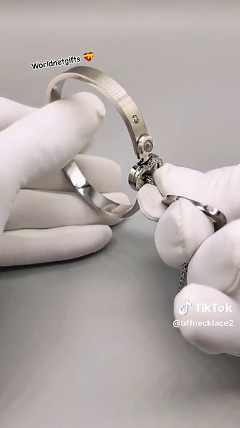 #couple #necklaceforgirlfriend #couplegiftideas #couplelove #couplejewelry #christmasgiftideas #couplelove #worldnetgifts