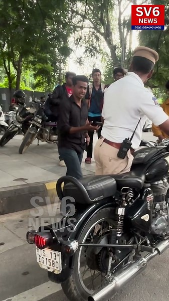 మోడిఫై సైలెన్సర్లు ఎందుకు పెట్టుకున్నావ్.. || SV6NEWS