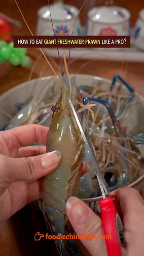 97K views · 887 reactions | How to easy giant freshwater prawn like a pro? #recipe #cooking #chinesefood #shrimp #prawns #shellfish | foodiechina888 | Facebook
