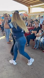 Gonzalo, bailando con una seguidora | Andrew Castillo