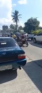 PANOORIN: Lumilikas na ang mga residente sa Agoncillo, Batangas matapos mag-alburoto ang #TaalVolcano ngayong Sabado. | via Dennis Datu, ABS-CBN News Kaugnay na ulat: https://news.abs-cbn.com/news/03/26/22/phivolcs-places-taal-volcano-on-alert-level-3 | ABS-CBN News