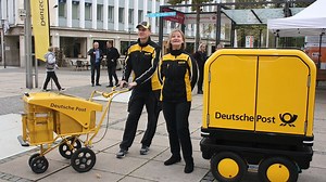 Post testet elektrisch fahrenden "PostBOT" - Entlastung für Zusteller