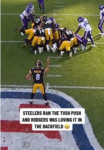 Aaron Rodgers Enjoys Steelers' Tush Push Play