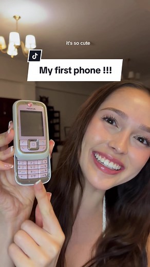 Exploring My Vintage Nokia 2006 Phone