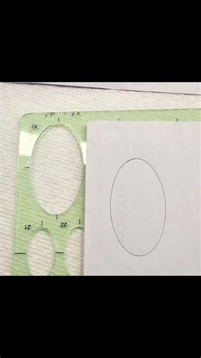 Erin Ridley - Espressoly 4 You on Instagram: "How to draw holly and berries!! Here's an easy way to draw holly leaves. #holly #hollyberries #Christmas #dotart #espressoly4you"