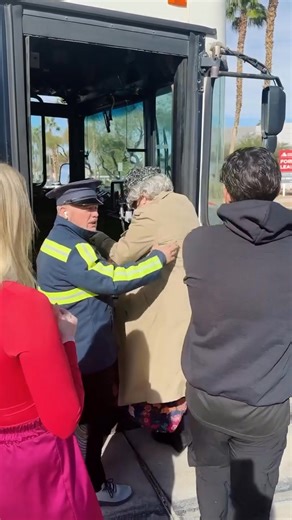 Bus driver taught man a lesson in kindness 🎬 This video was produced by Network Media and Steph C | Retro songs for everyone