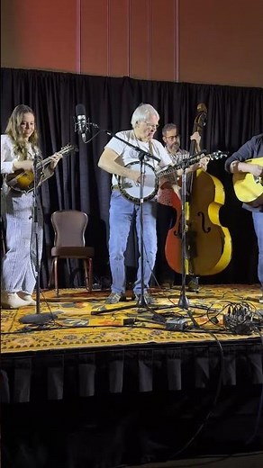 Foggy Mountain Special with Sierra Hull | Del McCoury Picking Party Banjo Performance