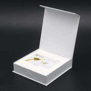 [Hot Item] Custom Trading VIP Cardboard Magnetic Gift Card Scatola Box White Paper Card Gift Card Box Packaging for Invitation Cards