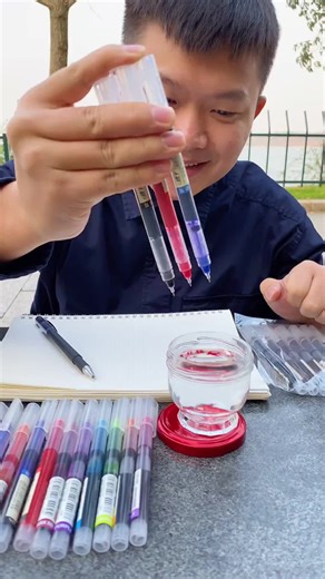 大容量液体笔身,一支可抵五支普通中性笔,书写流畅速干不晕斗#文具安利#笔控 #中性笔#直液式中性笔