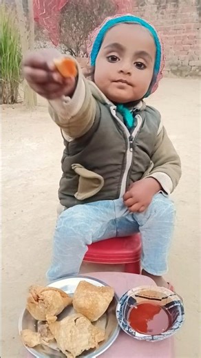 दोस्तों समोसा खा लो क्यूट बेबीसंस्कार #viral #cutebaby #trending #शॉर्ट#वीडियो
