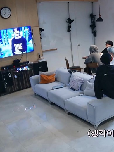 levanter is one of the songs that really got me into skz (next to my pace) so this video and the song itself means so much to me. | #skz #straykids #fyp