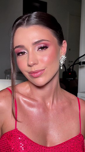 Curso Profissional de Maquiagem: Olho Rosado Glow e Técnica de Pele para Peles Secas e Maduras