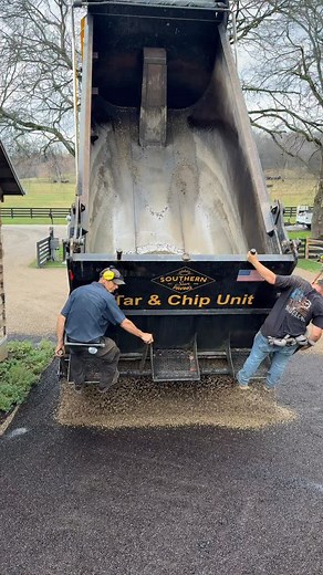 One of the last Tar & Chip of 2025- icing on the cake. #Southernsunpaving #asphalt #asphaltpaving #commercialpaving #contruction #nashville #dirtyhandscleanmoney #workhardplayhard #raisedonblacktop #peterbilt #mauldin #m415xt #mauldingrader #kenworth #pete567 #kwt880 #leeboy #leeboy8515 #leeboy8520 #rolmol #deere333 #bettereveryday | Southern Sun Paving