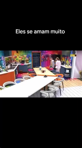 A tia Milena fez bolo para agradecer Ju e Ana, ela não come doce