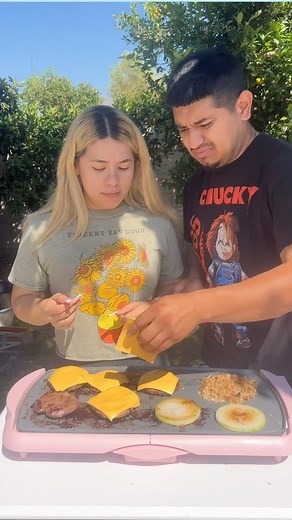 Catherine Gaspar on Instagram: "Suns out, Buns out 🍔💖"