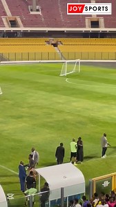 Asamoah Gyan locked in an intense conversation with Black Stars captain Jordan Ayew after Tuesday’s training session. 🤔 #JoySports | Joy Sports