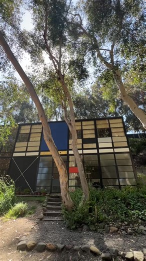 Case Study House No. 8 designed and constructed in 1949 by Charles and Ray Eames #EamesHouse