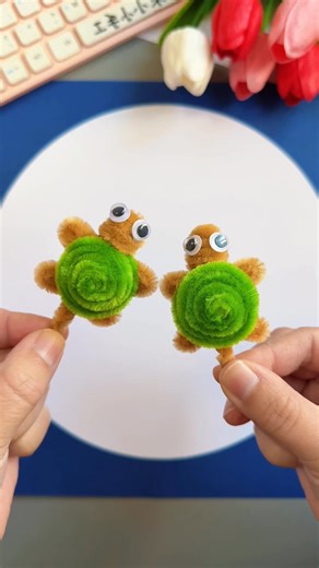 Making a cute little turtle with pipe cleaners #CreativeCrafts | Handmade Craft