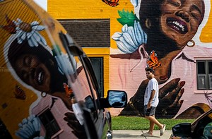 Hall Manor event celebrates murals that add art to neighborhood