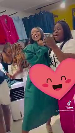 22K views · 1.2K reactions | I was about to give a speech then Mwizukanji said Iwee Judas don’t make me cry Mwandini she was telling me that her phone was on 1% so I shud be fast coz it was live Video credit Sabango's Cakes N' All | 99-Fashion Closet | Facebook