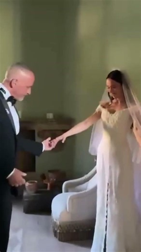 Aurora Ramazzotti in abito da sposa: la reazione di Eros emoziona tutti