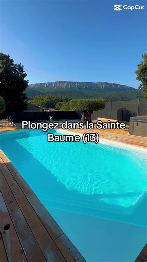 On vous laisse plonger dans ce décor de rêve 💦😎 Imaginez-vous barboter dans l’eau, un jour d’été, avec une vue comme celle-ci ! #alliancepiscines #piscinecoque #piscine #madeinfrance