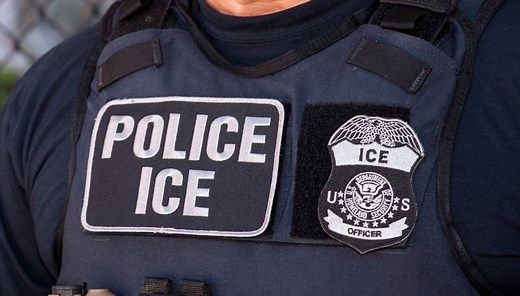 Alerta por falsos agentes de ICE: detienen a cinco personas - La Opinión