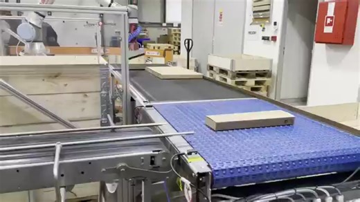 10K views · 103 reactions | Palletizing up to 45 boxes per minute ️ … that’s 2,700 boxes per hour … and that's 64,800 boxes per day … and that's 453,600 boxes per week Great solution from Stimba - kolaboratívna robotika, automatizácia a R&D and Rocketfarm  #robotics #automation #palletizing | Universal Robots | Facebook