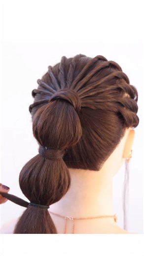 Trendy ponytail hairstyle #hairstyle #ponytail