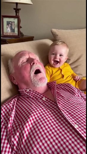 Cochilo do Vovô, Risadas do Bebê! O riso de um bebê transforma o cochilo do vovô em um momento alegre. Tão doce! #fblifestyle #AI Generated using Kling AI . . . (Apenas para fins de entretenimento. Consulte profissionais se forem apresentadas orientações sobre atividades. Nenhuma afiliação a marcas está implícita se alguma for mostrada. Se inspirado em fatos reais, podem ser incluídas adaptações criativas. O conteúdo pode incluir imagens públicas.) | Fabiosa Brasil