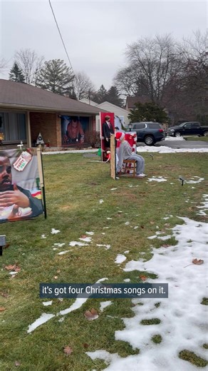 🔗: https://l.mlive.com/vl25yq Matthew Barnard makes the case that “Die Hard” is a Christmas movie, in league with “Miracle on 34th Street” and “Rudolph the Red-Nosed Reindeer.” Except with explosions, cuss words and blood. He transformed his passion for the 1988 action-thriller starring Bruce Willis into an attention grabbing front yard. While his neighbors have decked their properties with traditional Christmas-time doodads, Barnard’s lot in Saginaw Township is covered in scenes from the class