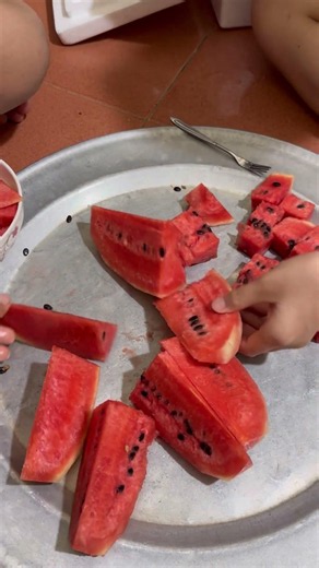 Health Benefits of Watermelon: • Helps prevent cancer • Improves cardiovascular health • Reduces ...