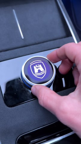 Golf Mk1-Inspired Digital Instruments in the VW ID.2