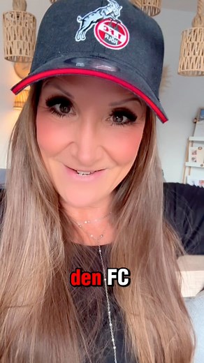 ❤️🤍 NUR MET DIR – E LEVVE LANG FC KÖLN ❤️🤍Mit unserer neuen Hymne „NUR MET DIR – E LEVVE LANG FC KÖLN“ erfüllen wir uns als Funky Marys einen Traum – ein echtes Herzensprojekt.Nicht nur ein Song über den FC.Sondern ein Song für den FC.Für seine Fans. Für unsere Stadt.Für all das, was uns verbindet: Stolz, Herz, Leidenschaft, Zusammenhalt, Vereinsliebe und dieses unverwechselbare kölsche Jeföhl 🔴⚪️!Der Song soll kein Ersatz für die legendäre FC-Hymne der Höhner sein – sondern ein liebevolles G