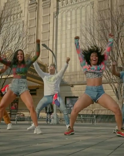 Zumba | Tremendo #weekendvibes 🤩✌️ 🎶: "Wow BB" by @nattinatasha, @elalfaeljefe & @chimbalaofficial 🕺🏼💃🏻: @adriano_sosa @jeimy.bueno @guillemoves... | Instagram