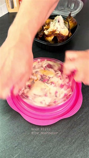 The easiest way to shred chicken you’ll ever see #cooking #hacks