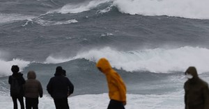 Alerta en toda la Península por la borrasca Ciarán, que trae rachas de viento muy fuertes e incluso huracanadas