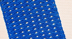 Simple and Easy Lacy Shell Crochet Table Runner