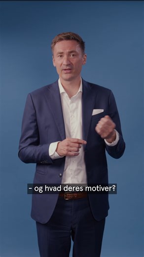 Hvorfor klarer nogle mennesker, teams eller virksomheder sig exceptionelt godt? Hvorfor skaber de topresultater, når andre ikke gør? Hemmeligheden er emotionel intelligens, og den kan trænes og styrkes – endda enkelt og hurtigt. SÆT MENNESKER FØRST af Mikkel Severin viser, hvordan emotionel intelligens (EQ) gør os i stand til at skabe succes, hvad enten vi er ledere eller medarbejdere. Teknikkerne kan også bruges i familielivet og i parforholdet. Du bliver i bogen introduceret til den førende fo