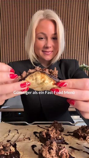 JO WUENSCHE on Instagram: "Wenn du Comfort Food magst, wirst du diese gesunden Mini Pizzen lieben 🥰 auch ein perfekter Snack! Kommentiere ‚Snack‘ und ich schicke dir das Rezept per dm 🤍"