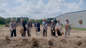 Throwback to last week’s groundbreaking in White House, Tennessee. 🎉 Advanex Americas is expanding in Robertson County, bringing new growth and global reach to our own backyard. Bill Vogel, Robertson County Mayor, said it best: “Tennessee is a place where businesses can grow, families can thrive and partnerships mean something.” We’re proud to see Advanex continue to invest in our state. 🙌 Watch the full video recap: https://youtu.be/hSi79sJO3_A | Tennessee Department of Economic and Community