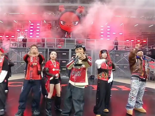 来了！王齐铭 布瑞吉 Mac VaVa Ice 杨凯为重庆铜梁龙vs成都蓉城足球比赛带来开场表演！