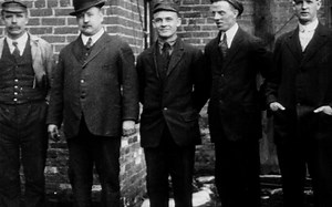 Manufacturing an Eight Inch High Explosive Howitzer Shell (1917 )