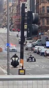 This is pretty cool🦇 READ MORE: https://www.glasgowtimes.co.uk/news/19482604.watch-incredible-batman-police-chase-flash-filming-glasgow/ | Glasgow Times