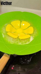Spill Stopper Lid Cover 11 Inch Silicone Pot Boil Over Preventer for Pans and Pots