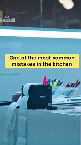 One of the common mistakes in the kitchen, avoid them is very important for efficiency and time management… #kitchen #kitchenmistakes #chefs #newchefs #chefsplateform #chefsgeneration | Diego Solis